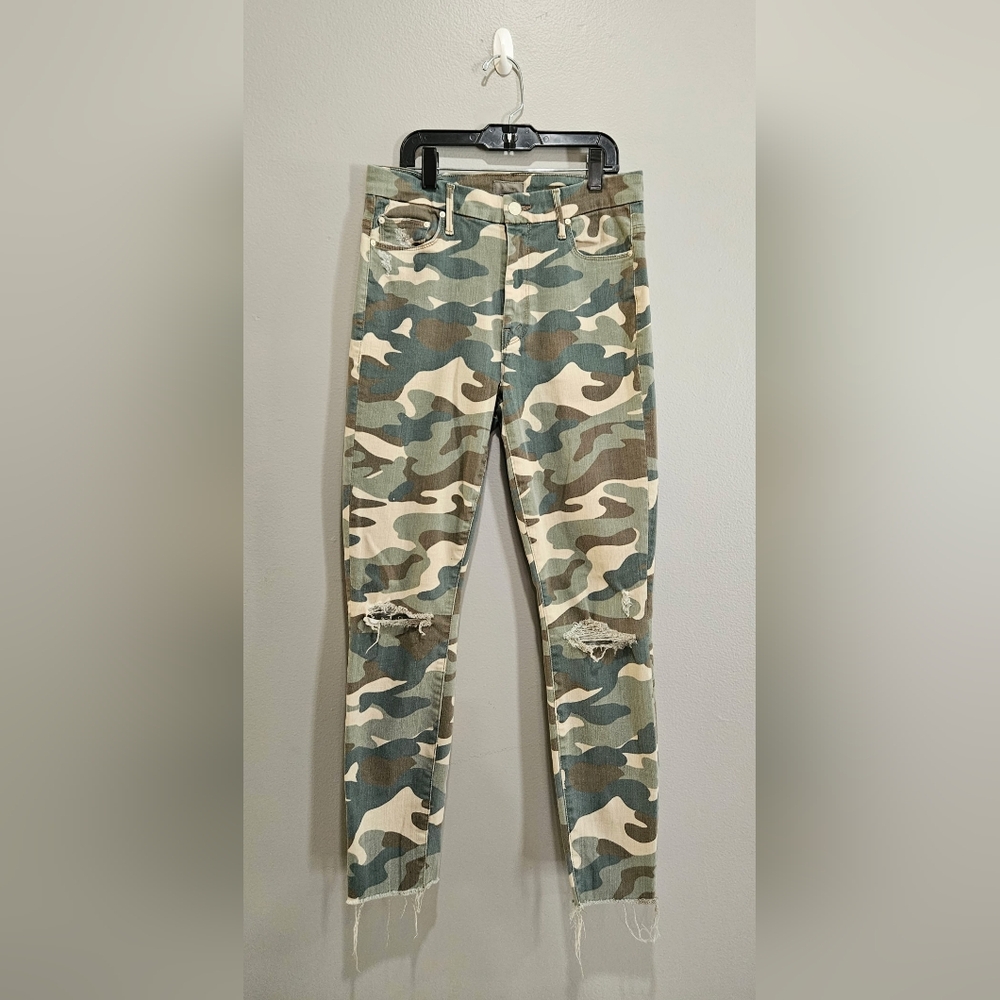 MOTHER Camo High Waisted Looker Ankle Fray - Picture 4 of 13